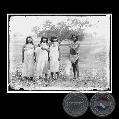 TOLÓI Y TRES MUJERES - Fotografía de GUIDO BOGGIANI